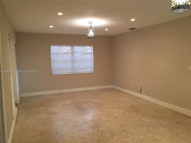 Foto del edificio - 3450 SW 13th Terrace
