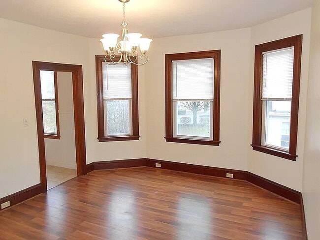 Building Photo - Spacious 3 Bedroom, 1 bath in prime Quincy location!