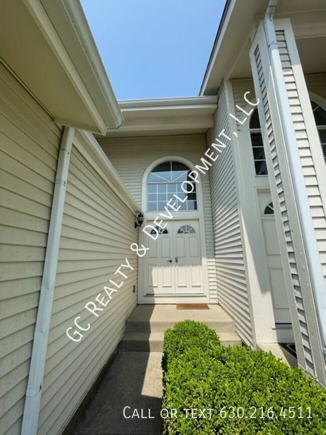 Building Photo - 730 Sturnbridge Ln