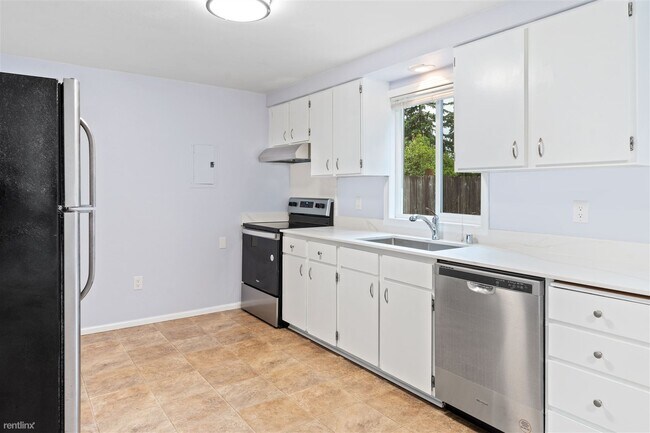 Foto del edificio - 2 br, 1.5 bath Duplex - 4701 236th Street ...