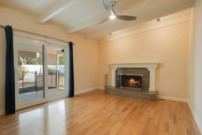 Building Photo - Charming 3 Bedroom Single-Story with Firep...