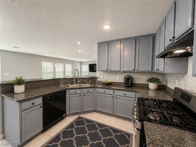 Building Photo - 125 Copper Pine Ave