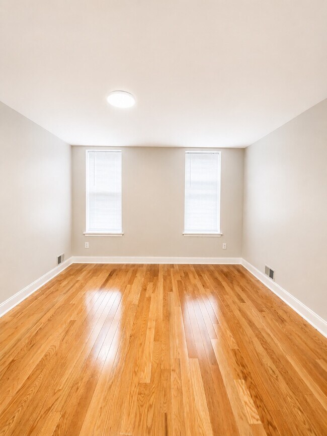Building Photo - 2501 E Fayette St