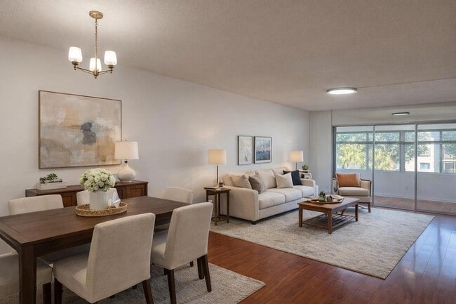 Photo - 3178 Via Poinciana Apartment