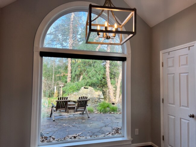 Building Photo - 4825 Chesterfield Ct