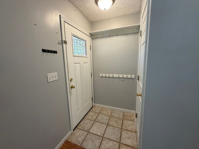 Building Photo - 3-Bedroom Home in Quiet Neighborhood Located in St. Robert, MO!