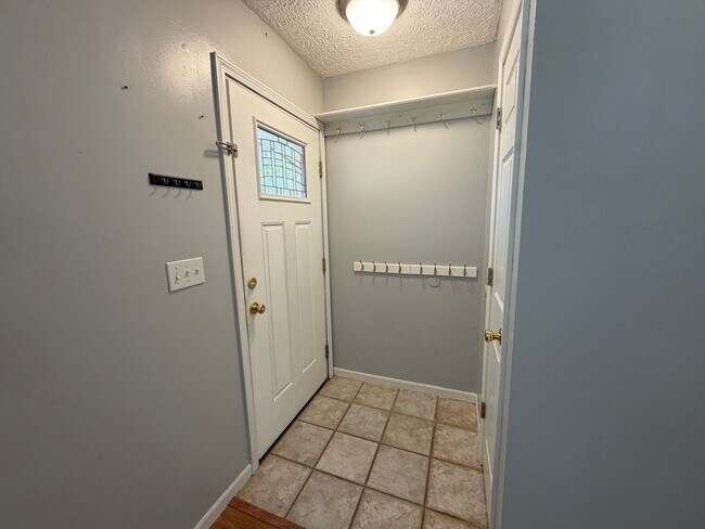 Foto del edificio - 3-Bedroom Home in Quiet Neighborhood Located in St. Robert, MO!