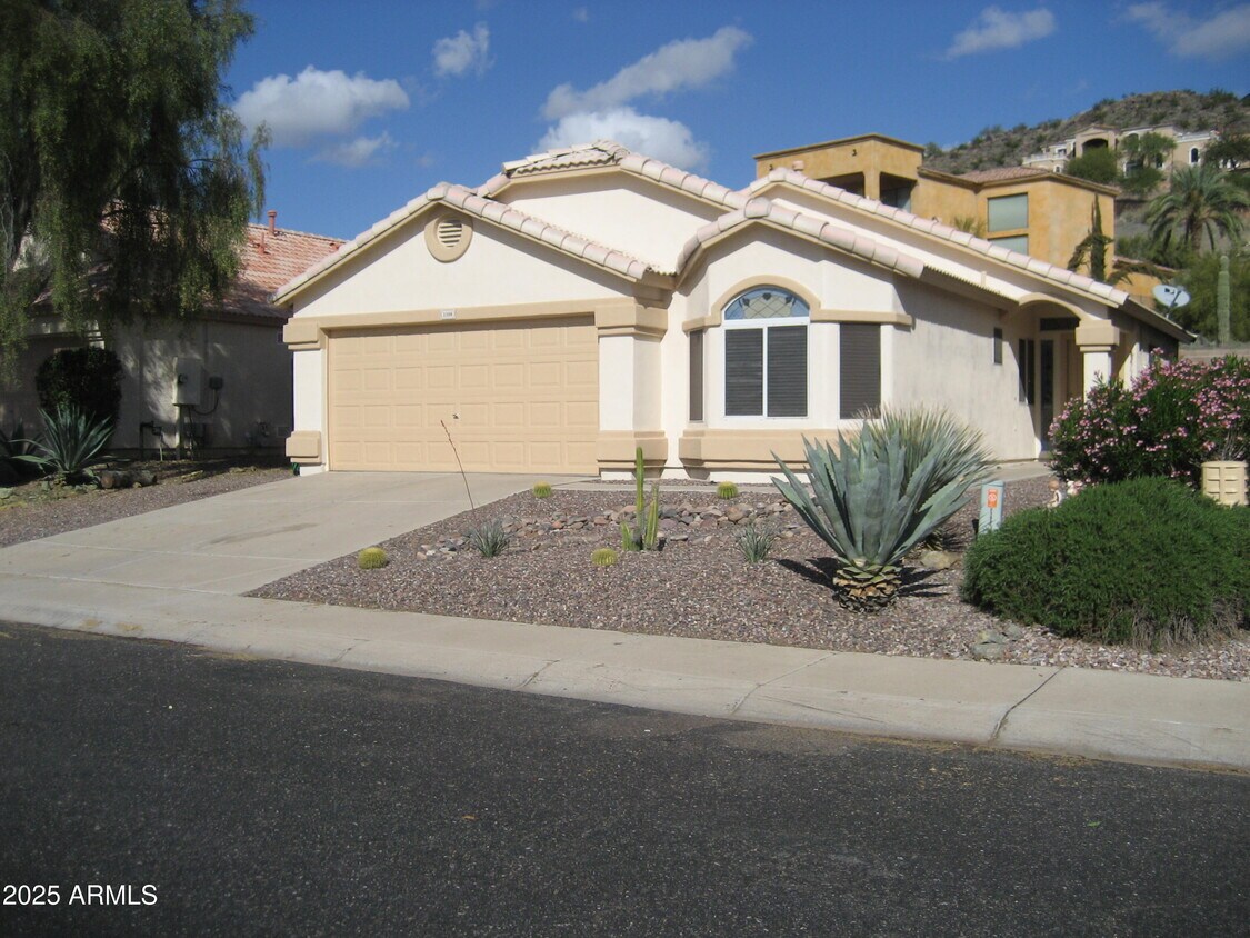 Foto principal - 2108 E Rosemonte Dr