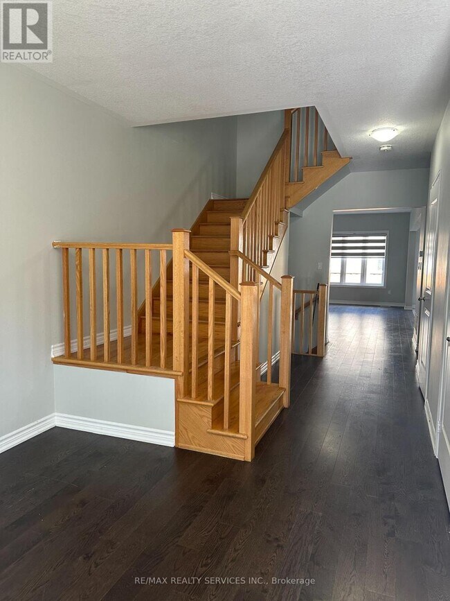 Building Photo - 5 Hines St