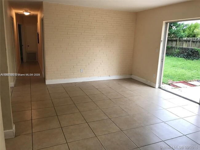 Foto del edificio - 4710 NW 12th St