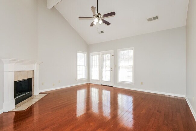 Foto del edificio - 1700 Torrington Ct