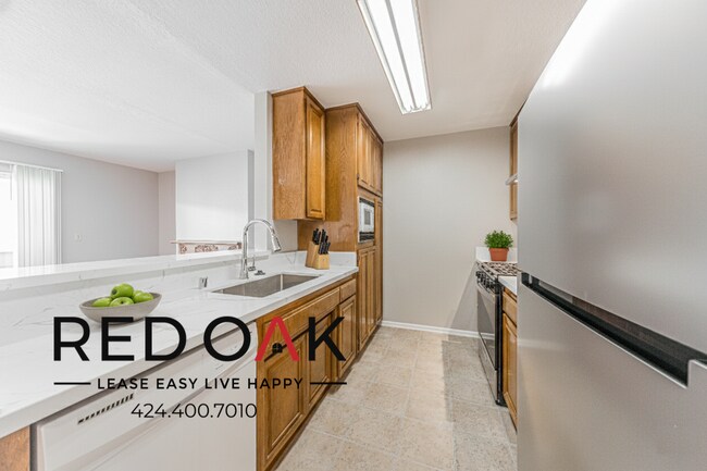 Building Photo - 13444 Moorpark St