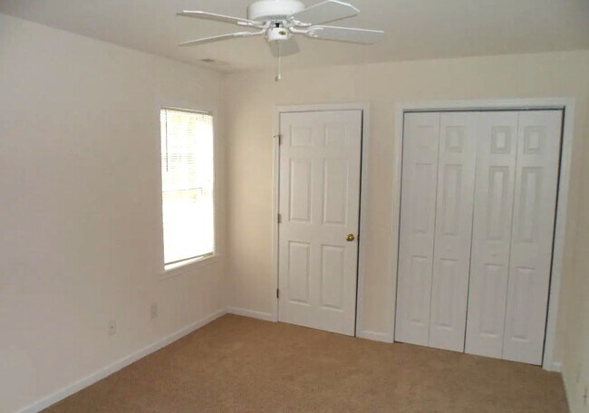 Foto del edificio - 4513 Country Club Rd