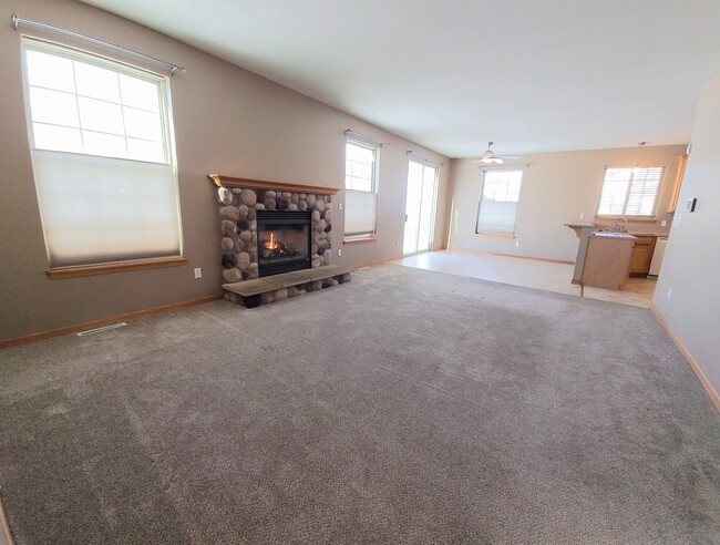 Building Photo - 1805 Deer Path