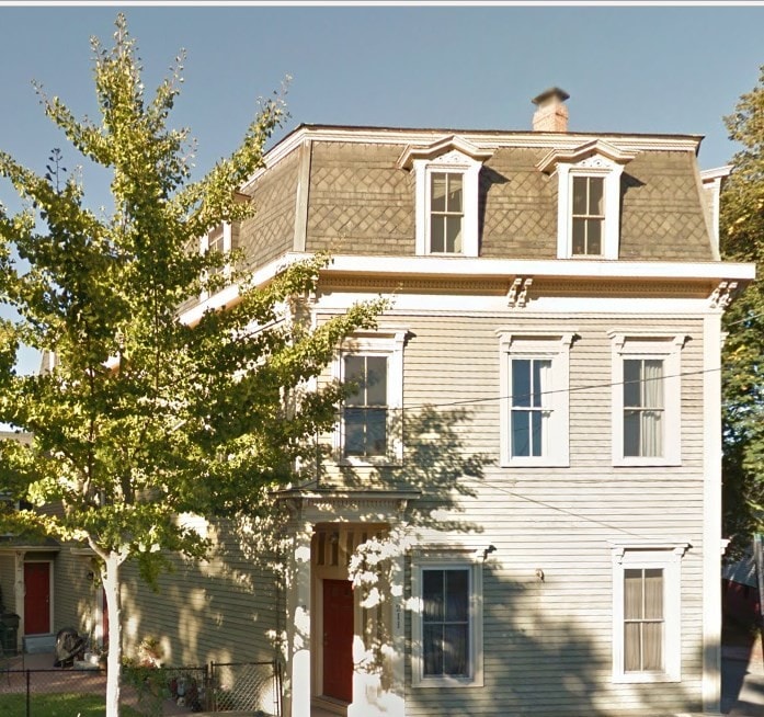 Primary Photo - 213 Brackett St