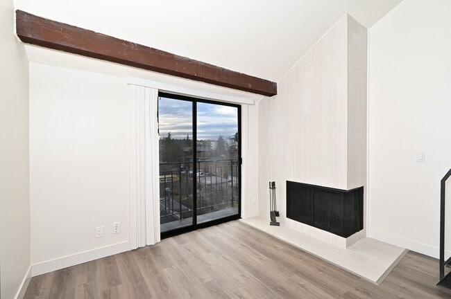 Building Photo - 4025 Midvale Ave N