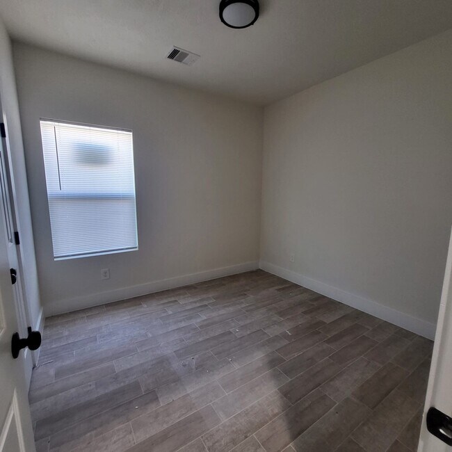 Foto del edificio - 5608 Tommye St