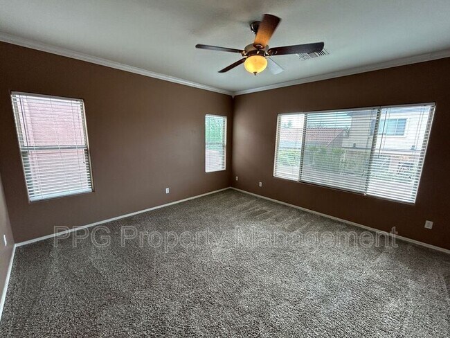 Foto del edificio - 10702 N 161st Ave