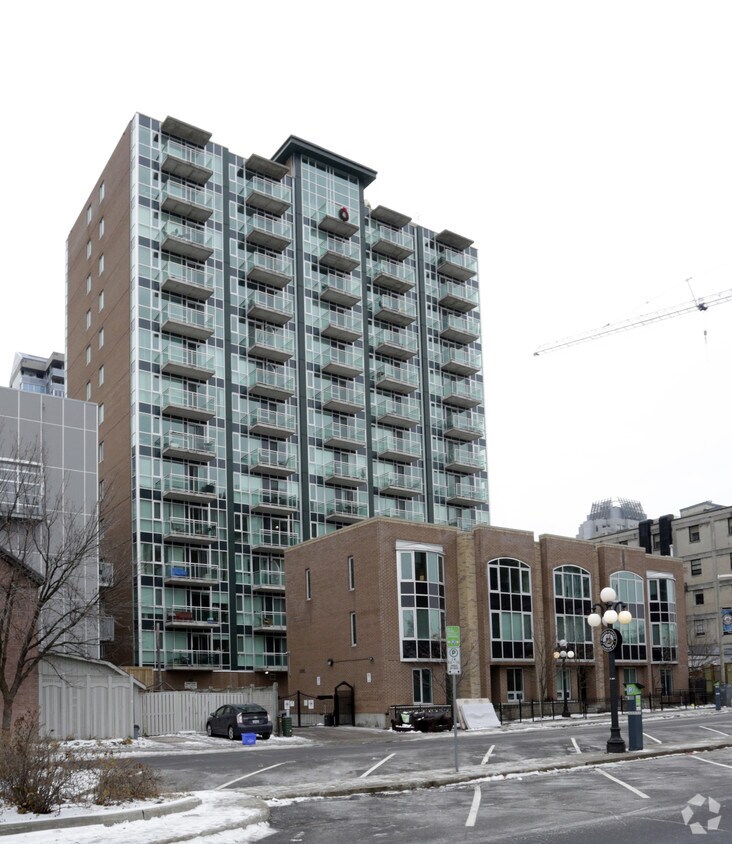 York Plaza Apartments 134158 York St Ottawa, ON