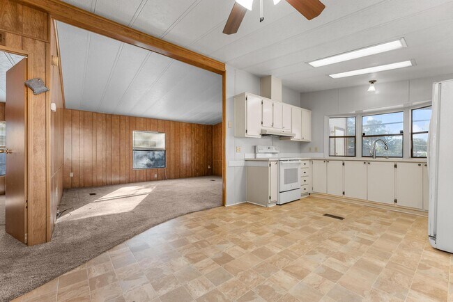Building Photo - 112 Vanguard Cir