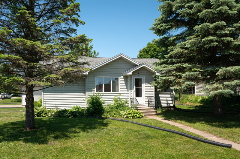 302 E Linton St, Viroqua, WI 54665 House Rental in Viroqua, WI