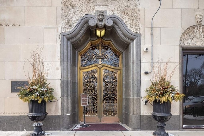 Main Entrance - 2000 N Lincoln Park W