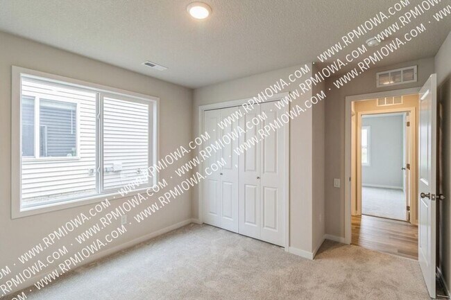 Foto del edificio - 1129 NE 56th St
