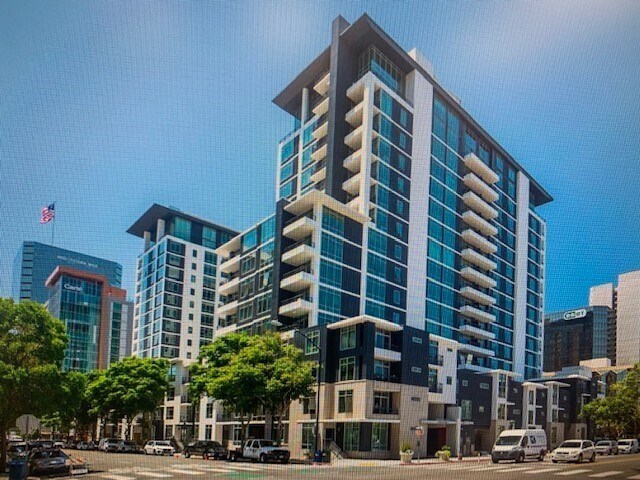 Building Photo - 425 W Beech St