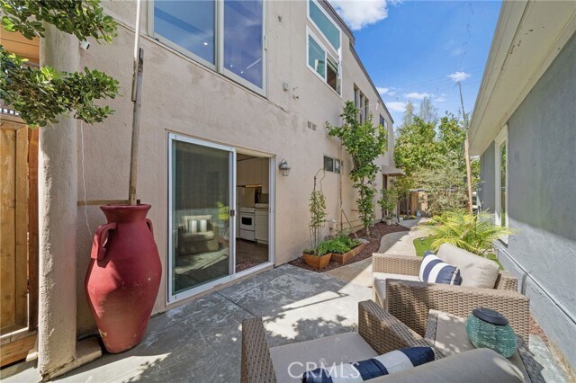 Foto del edificio - 215 Monterey Dr