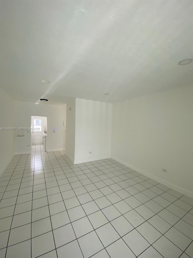 Building Photo - 9056 Collins Ave