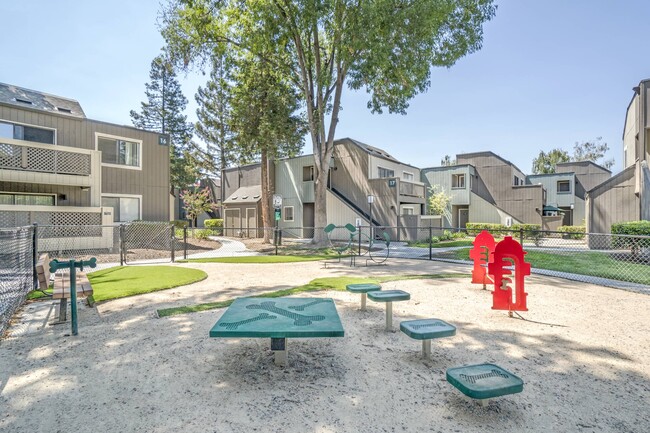 Building Photo - Evergreen Heights