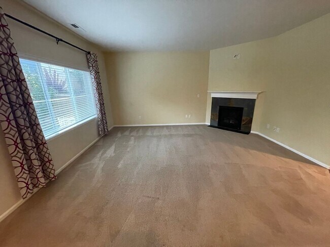 Foto del edificio - Gorgeous 5 Bedroom Home for Rent In South ...
