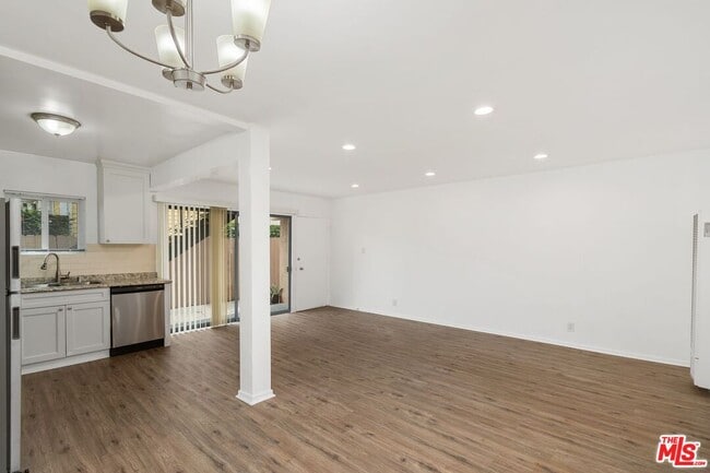 Foto del edificio - 7550 Fountain Ave