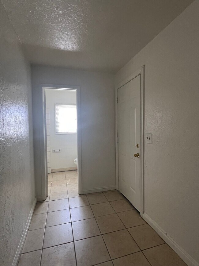 Building Photo - P026