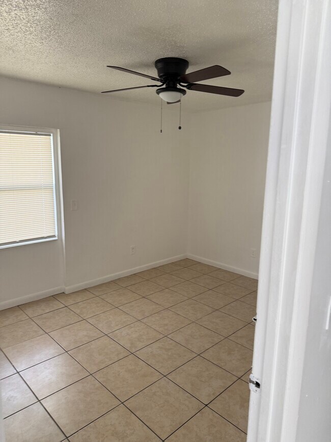 Foto del edificio - 2030 E 140th Ave