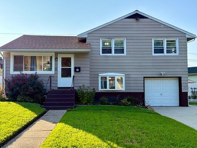 Building Photo - 18 Aquilla Ave