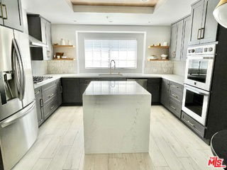 Foto del edificio - 2222 Neilson Wy