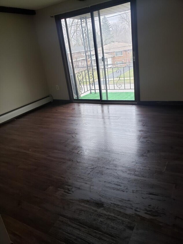 Living room - 194 Mead St