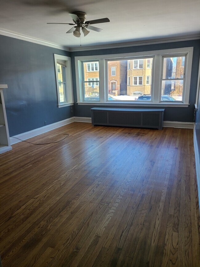 Building Photo - 6030 N Claremont Ave