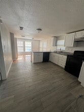 Building Photo - 512 Rice St