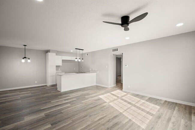 Foto del edificio - 910 Duncan Ln