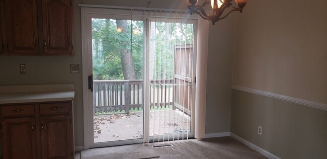 Sliders to private deck - 200 Lambert Ter