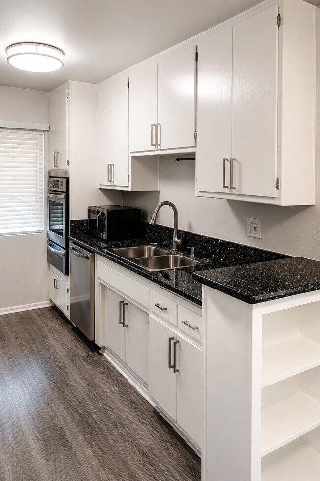 Foto del edificio - 6131 Coldwater Canyon Ave