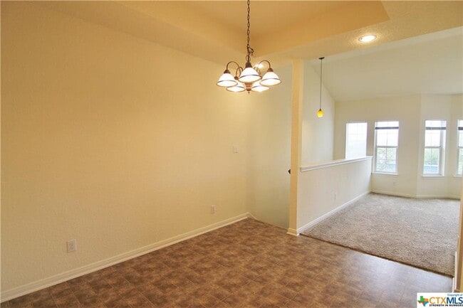 Foto del edificio - 1270 Hillcrest Dr