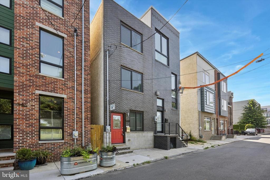 Primary Photo - 548 E Hewson St