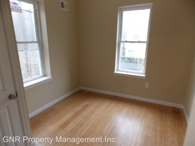 Foto del edificio - 449 N 51st St