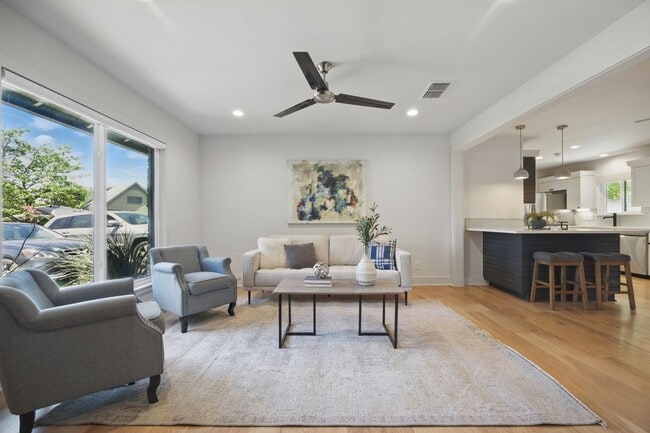 Building Photo - Beautiful 3 Bedroom, 2 Bathroom Single Fam...