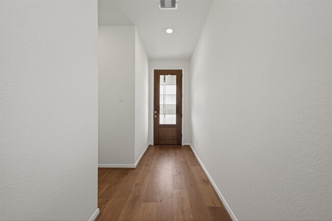 Foto del edificio - 8110 Shelter Bay Ln