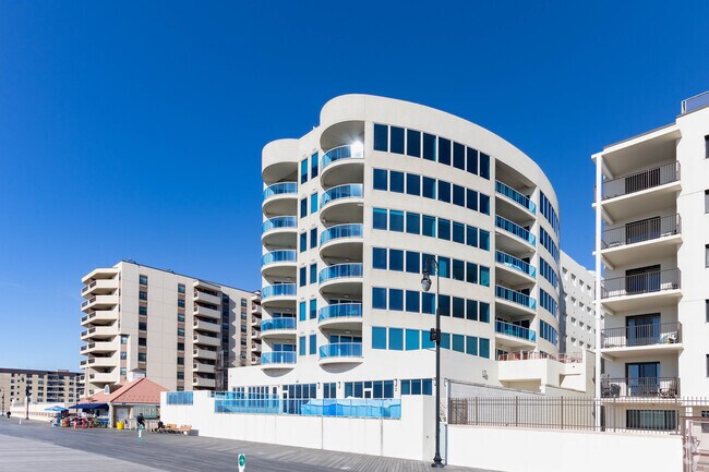 Foto del edificio - Aqua Luxury Oceanfront Condominiums