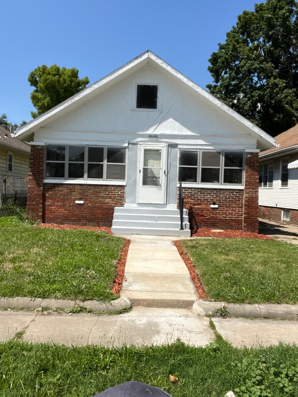 Building Photo - 1121 E Ash St